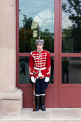 포토 JPG 해외이미지 외관 유럽 무기 여행 유니폼 건축양식 경비 소년 사람없음 야외 빨간색 축제 군인 도시 변화 아치 군용 보안 팔 병정 대통령 발칸반도 불가리아 전국 해외포토 직업 옷 남자 건축 나라 어린이 컬러 컨셉 군대 안전 신체부위 보호 국군 파일형식 남유럽 이미지허브