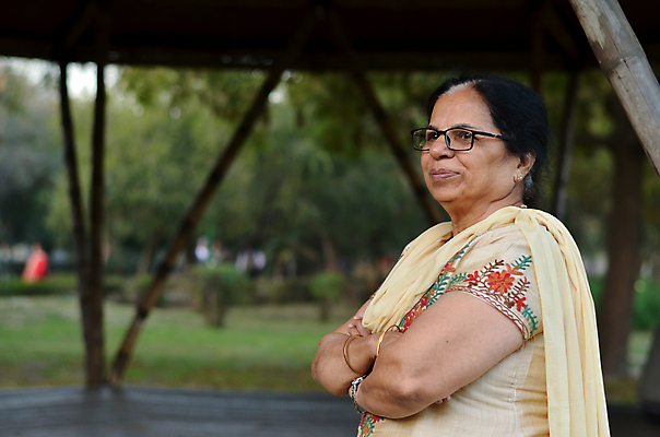 포토 JPG 해외이미지 전통 라이프스타일 공원 여자 행복 아시아 할머니 분홍색 포즈 백그라운드 자연 엄마 휴가 관리 한명 서기 사람 동양인 성인 야외 초록색 유행 힘 흰색 뜨거움 숲 은퇴 인도인 보케 내추럴 교차 블러 옛날 접기 미니멀 해외포토 외국인 1 공공시설 노년 감정 나라 컬러 가족 모션 인종 생활 생태계 파일형식 이미지허브