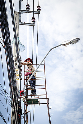 포토 JPG 해외이미지 선 패턴 교통시설 하늘 노동자 안테나 사람없음 환경 금속 힘 기차 에너지 네트워크 위험 머리위 철사 시스템 봉 짐차 유지 발판 돛대 루트 선로 재주꾼 전압 철강 픽업 공급 해외포토 직업 육상교통 교통 컨셉 무늬 통신 자동차 재질 대중교통 시설 파일형식 이미지허브