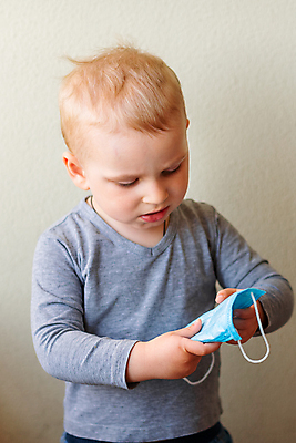 포토 JPG 해외이미지 백인 응시 얼굴 어린이 백그라운드 건강 가면 한명 안전 사람 소년 약 고통 아기 바이러스 보호 질병 무서움 예방 감염 알레르기 고립 돌봄 인플루엔자 전염병 코로나바이러스 해외포토 서양인 1 시선 남자 감정 컨셉 의학 모션 신체부위 파일형식 이미지허브