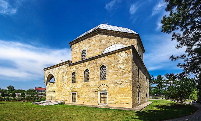 포토 JPG 해외이미지 공원 유럽 여행 건축양식 거리 사람없음 야외 건물 강 맑음 산책 도시 휴양지 모스크 정사각형 지역 포트 천연기념물 다뉴브강 우크라이나 해외포토 도형 건축물 공공시설 건축 나라 날씨 휴식 장소 이슬람교 파일형식 이미지허브
