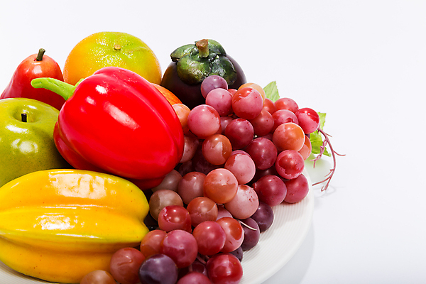 포토 JPG 해외이미지 접시 백그라운드 오렌지 과일 포도 파프리카 종류 사람없음 빨간색 컬러풀 노란색 흰색 사과 거짓 고립 섞기 많음 해외포토 식기 컬러 컨셉 채소 파일형식 이미지허브