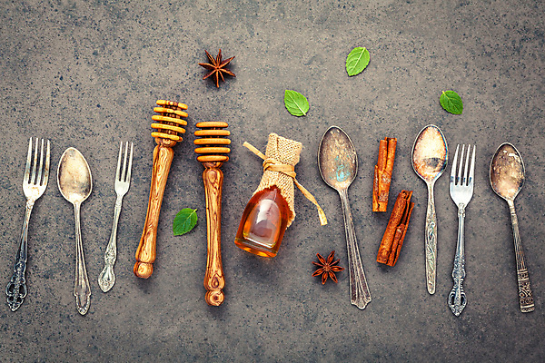 포토 JPG 해외이미지 백그라운드 포크 사람없음 숟가락 회색 허브 꿀 시나몬스틱 허니디퍼 팔각회향 해외포토 식물 식기 컬러 수저 도구 향신료 시나몬 파일형식 이미지허브