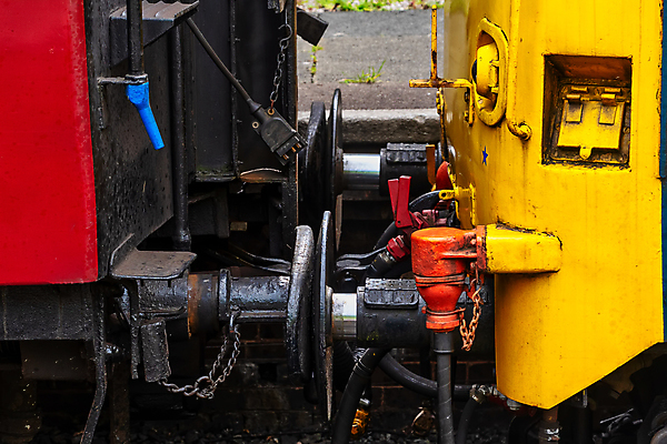 포토 JPG 해외이미지 백그라운드 교통시설 자동차 사람없음 빨간색 금속 검은색 기차 수확 화물 고리 수증기 연결 엔진 선로 옛날 철강 해외포토 육상교통 컬러 교통 농업 재질 대중교통 운송업 시설 파일형식 이미지허브