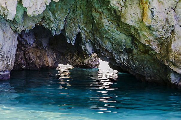 포토 JPG 해외이미지 유럽 모래 바다 여행 자연 휴가 풍경 사람없음 야외 초록색 물 파란색 도시풍경 태양 여행객 짐 동굴 돌산 지중해 그리스 화산 내추럴 방법 지질학 터키석 파라다이스 해외포토 자연요소 교육 나라 컬러 산 사람 도시 보석 생태계 파일형식 이미지허브