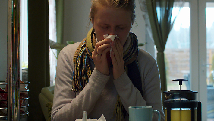 포토 JPG 해외이미지 백인 주택 실내 한명 사람 성인 치료 약 건강관리 고통 추위 열 호흡기관 바이러스 질병 싱글 코 감염 분무기 불쾌함 인플루엔자 재채기 전염병 증상 치유 해로움 해외포토 서양인 1 감정 컨셉 의학 건강 관리 내부 건물 신체부위 장기_의학 파일형식 이미지허브