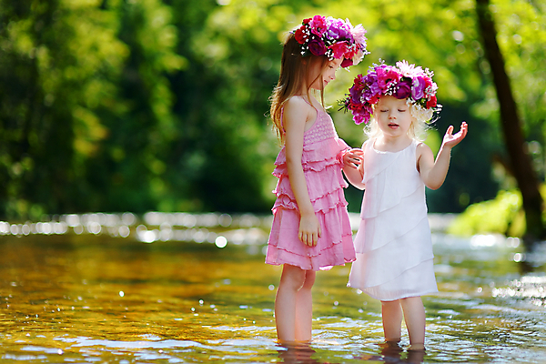 포토 JPG 해외이미지 라이프스타일 계절 공원 여자 꽃 행복 호수 어린이 2 가족 관계 자연 왕관 함께함 사랑 사람 야외 두명 초록색 물 친구 강 화환 하이킹 젖음 연못 개울 숲 작음 실크 형제 언니 걸음마 돌봄 해외포토 자연요소 식물 공공시설 남자 감정 컬러 컨셉 모션 레저 생활 직물 크기 생태계 자매 파일형식 이미지허브