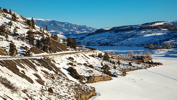 포토 JPG 해외이미지 나무 계절 도로 여행 겨울 자연 하늘 휴가 산 풍경 사람없음 야외 파란색 뷰티 얼음 추위 흰색 시골 소나무 고속도로 황무지 가루 언덕 즐거움 서리 트랙 전나무 내추럴 콜로라도 많음 해외포토 자연요소 식물 감정 길 컬러 컨셉 교통시설 미국 생태계 파일형식 이미지허브