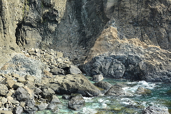 포토 JPG 해외이미지 아시아 파도 바다 자연 하늘 휴가 산 사람 풍경 사람없음 야외 물 여름 파란색 바위 땅 휴양지 서식 오로라 해외포토 자연요소 계절 나라 컬러 자연현상 장소 돌_바위 생태계 파일형식 이미지허브