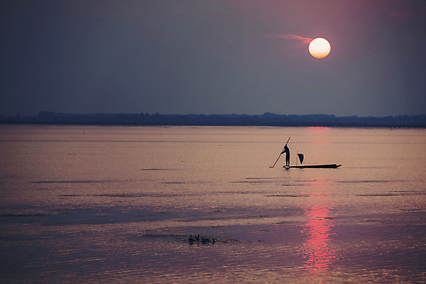 포토 JPG 해외이미지 전통 라이프스타일 손 실루엣 아시아 호수 음식 스포츠 여행 백그라운드 자연 아침 낚시 어류 어업 사람 동양인 취미 사람없음 야외 물 여름 강 태양 일몰 장비 신선 잡기 업무 그물 보트 어부 상업 낚시꾼 어장 민물 방법 많음 해외포토 주간 자연요소 직업 계절 나라 산업 컨셉 배_교통 모션 레저 촬영기법 인종 생활 신체부위 노을 수중동물 작업 생태계 파일형식 이미지허브