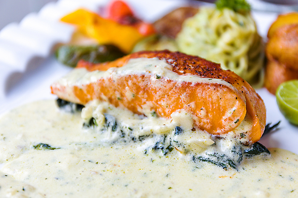 포토 JPG 해외이미지 어류 스테이크 사람없음 식사 흰색 그릴 굽기 해산물 크림 연어 시금치 해외포토 컬러 채소 주방용품 서양음식 수중동물 구이 파일형식 이미지허브