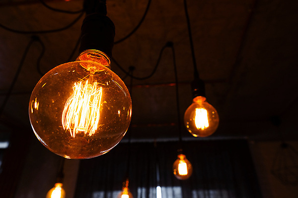 포토 JPG 해외이미지 디자인 백그라운드 전구 유리 조명 매달리기 사람없음 내부 장식 경제 빛 유행 힘 에너지 수확 골동품 램프 황금 클래식 고급 백열등 복고 샹들리에 형광등 빛망울 광 옛날 텅스텐 필라멘트 주도 해외포토 컨셉 농업 모션 재질 전등 예절 원소 파일형식 이미지허브