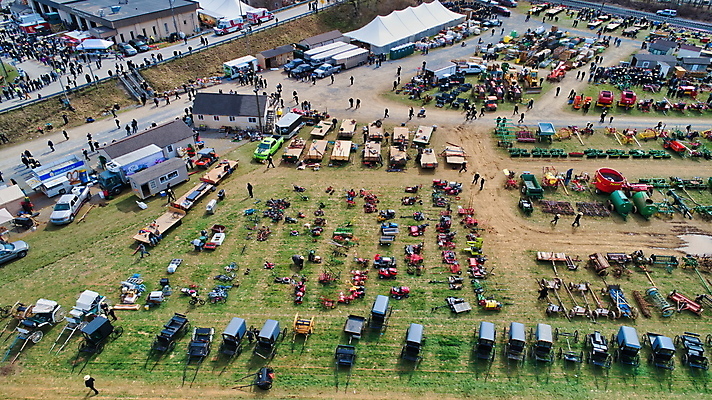 포토 JPG 해외이미지 동물 전통 종교 도로 음식 여행 농업 교통시설 자연 안테나 사람없음 야외 농장 세일 쌓기 봄 장비 시골 시장 건초더미 볏짚 먹기 마차 유모차 진흙 뭉치 경매 구식 드론 밭일 조감도 해외포토 계절 산업 길 교통수단 교통 통신 모션 경제 아기용품 건초 짚 시설 생태계 파일형식 더미 이미지허브
