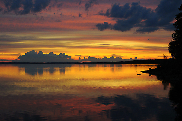 포토 JPG 해외이미지 구름 호수 물결 백그라운드 오렌지 자연 하늘 날씨 휴식 풍경 사람없음 야외 빨간색 물 여름 파란색 빛 햇빛 태양 뷰티 반사 노란색 침묵 황혼 일몰 새벽 활발 바위 황금 야간 러시아 장면 스카이라인 빛망울 스펙트럼 웅장함 수평선 해외포토 자연요소 계절 유럽 컬러 컨셉 과일 노을 소리 돌_바위 생태계 파일형식 이미지허브