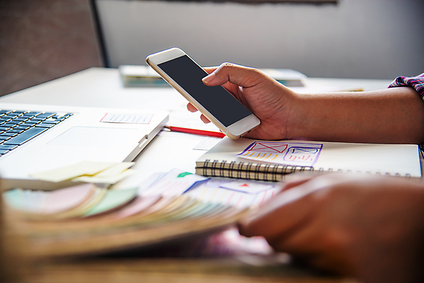 포토 JPG 해외이미지 백인 직업 디자인 컨셉 회사 비즈니스 아이디어 직장 기술 실내 창조 사람없음 그래픽 컴퓨터 컬러풀 사무실 알약 연필 펜 라벨 스크린 모니터 업무 작업 디자이너 스케치 책상 그림 예술가 배지 스타일 해외포토 서양인 컬러 가구 학용품 프레임 미술 내부 전자제품 필기구 약 파일형식 이미지허브