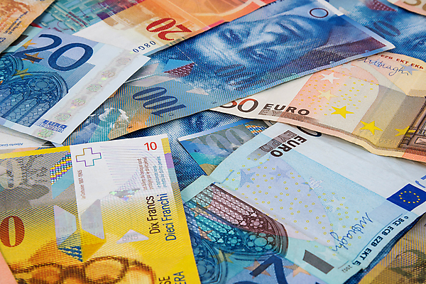 포토 JPG 해외이미지 유럽 종이 백그라운드 지폐 돈 비즈니스 성공 사람없음 금융 쇼핑 컬러풀 숫자 판매 쪽지 유로 시장 재산 구매 주식 작음 가격 스위스 가치 계산서 월급 대출 해외포토 문자 나라 컬러 컨셉 경제 크기 파일형식 이미지허브