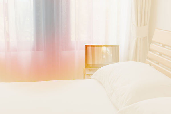 포토 JPG 해외이미지 라이프스타일 커피 백그라운드 인터넷 비즈니스 베개 침구 호텔 아침 모바일 휴가 주택 사람없음 내부 장식 컵 노트북 빛 컴퓨터 햇빛 태양 갈색 우주 스크린 공책 공백 침실 방 흰색 침대 키보드 업무 커튼 플랫 고급 담요 부드러움 위치 시트 카피스페이스 안락 해외포토 주간 자연요소 식기 음료 컬러 가구 컨셉 숙소 문구용품 건물 생활 전자제품 작업 감각 파일형식 이미지허브