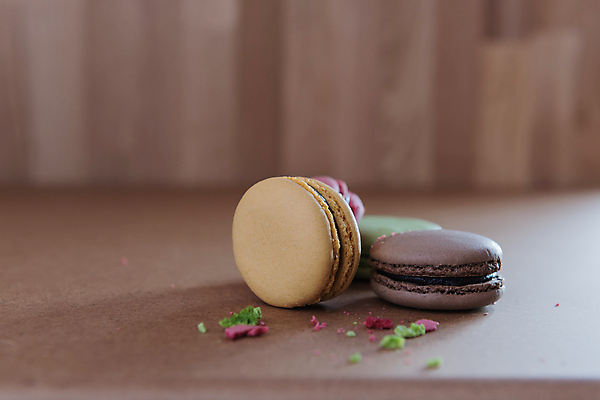 포토 JPG 해외이미지 전통 음식 분홍색 백그라운드 탁자 디저트 사람없음 목재 초록색 컬러풀 노란색 쌓기 쿠키 과자 케이크 어둠 프랑스 수확 흰색 사발 달콤 맛 복고 마카롱 빈털터리 프랑스어 깨짐 페스츄리 해외포토 나무 문자 유럽 빵 컬러 가구 컨셉 농업 재료 모션 사기그릇 파일형식 이미지허브