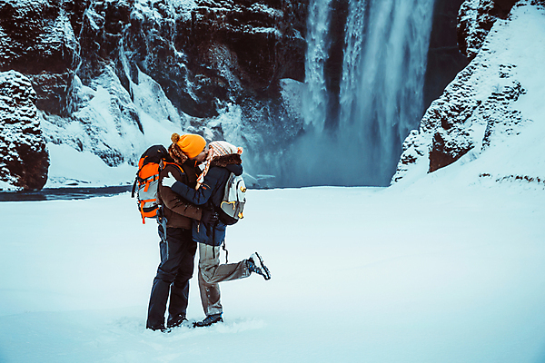 포토 JPG 해외이미지 커플 여행 겨울 자연 휴가 산 키스 아이슬란드 사랑 사람 야외 두명 물 여행객 환경 트래킹 폭포 하이킹 신혼여행 탐험 빙하 발견 원정 해외포토 자연요소 계절 감정 유럽 결혼 관계 레저 애정표현 생태계 파일형식 이미지허브