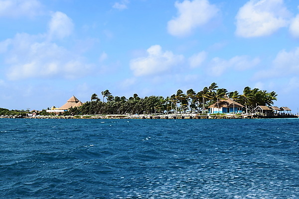 포토 JPG 해외이미지 나무 모래 바다 섬 여행 자연 하늘 휴가 손바닥 풍경 사람없음 야외 물 여름 파란색 야자수 맑음 흰색 휴양지 코코넛 카리브해 이국적 파라다이스 수평선 해외포토 자연요소 식물 손 계절 컬러 과일 날씨 장소 생태계 파일형식 이미지허브