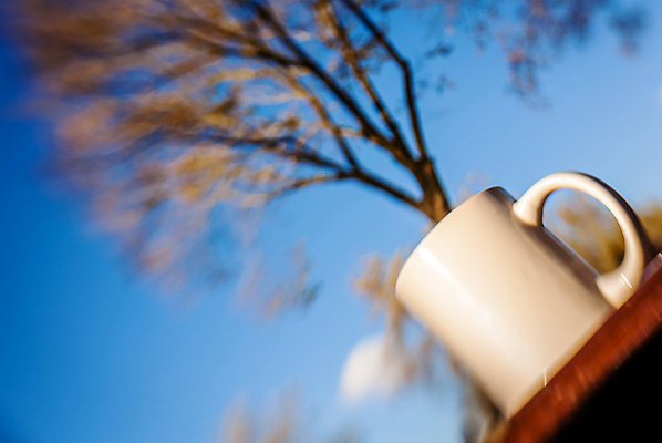 포토 JPG 해외이미지 나무 커피 음료 음식 컨셉 2 탁자 하늘 아침 사람없음 야외 목재 컵 파란색 갈색 쌓기 숟가락 검은색 힘 봄 카페 우유 머그컵 흰색 신선 점 얼룩 뜨거움 끝 닫기 맛 가득함 컵받침 카푸치노 에스프레소 라떼 중고 카페인 해외포토 주간 식물 식기 계절 컬러 가구 재료 모션 유제품 수저 상점 받침대 파일형식 이미지허브