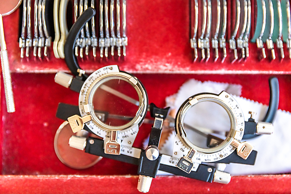 포토 JPG 해외이미지 직업 응시 남자 안경 건강 병원 성인 사람없음 치료 사무실 약 건강관리 장비 시험 측정 시력 비전 안과 테라피 시력검사 돌봄 검안사 해외포토 시선 잡화 교육 비즈니스 의학 모션 관리 사람 뷰티 검사_조사 파일형식 안경사 이미지허브