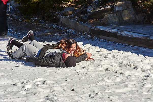 포토 JPG 해외이미지 행복 어린이 스포츠 겨울 장난 가족 관계 자연 놀이 하늘 엄마 휴가 스키 휴식 고글 산 함께함 건강 사랑 사람 경사 성인 야외 두명 태양 재킷 기쁨 추위 코트 흰색 헬멧 시원함 스키선수 눈내림 해외포토 자연요소 계절 감정 컬러 컨셉 겨울스포츠 운동선수 눈_날씨 외투 보호장비 생태계 파일형식 이미지허브