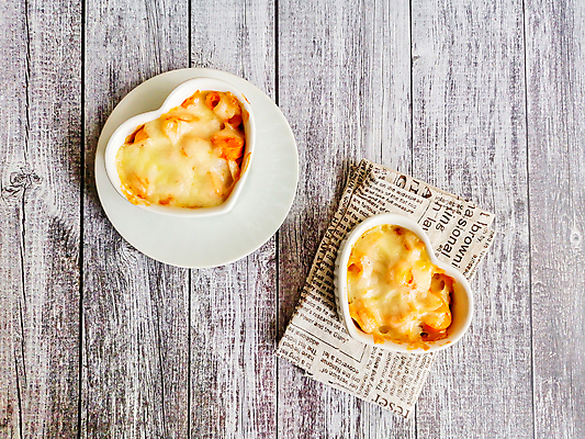 포토 JPG 해외이미지 접시 음식 토마토 재료 탁자 치즈 파스타 건강 요리 사람없음 목재 노란색 숟가락 식사 저녁식사 기계 이탈리아 껍질 하트 사발 소시지 맛 굽기 먹기 크림 레시피 점심식사 마카로니 캐서롤 핸드메이드 해외포토 모양 나무 식기 유럽 컬러 가구 컨셉 채소 모션 유제품 서양음식 수저 용기_그릇 사기그릇 가공식품 구이 파스타면 파일형식 이미지허브