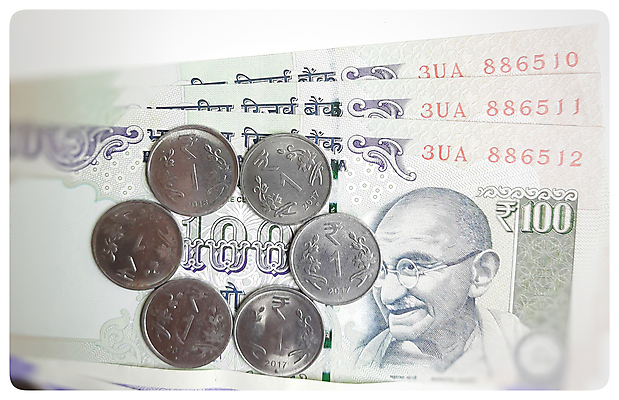 포토 JPG 해외이미지 종이 백그라운드 컨셉 지폐 돈 비즈니스 성공 새로움 숙이기 사람없음 금융 경제 달러 동전 쪽지 저축 흰색 악단 원형 시장 재산 인도인 다발 수집 투자 이익 고무 계산서 대출 고립 접기 해외포토 도형 외국인 음악 컬러 포즈 모션 동양인 파일형식 이미지허브