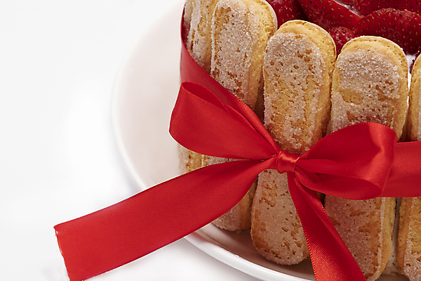 포토 JPG 해외이미지 열매 리본 음식 백그라운드 과일 탁자 딸기 디저트 건강 요리 사람없음 목재 장식 빨간색 여름 케이크 빵집 우유 흰색 축하 신선 생일 달콤 맛 굽기 크림 블랙베리 내추럴 타르트 페스츄리 핸드메이드 티라미수 해외포토 나무 식물 계절 기념일 빵 컬러 가구 컨셉 재료 유제품 상점 구이 파이_빵 파일형식 이미지허브