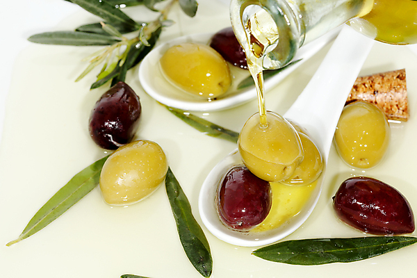 포토 JPG 해외이미지 산업 음식 잎 농업 다이어트 과일 재료 건강 요리 사람없음 초록색 갈색 노란색 숟가락 이탈리아 나뭇가지 원형 양념 투명 액체 스페인 붓기 맛 지중해 그리스 순수 올리브 날것 내추럴 숙성 해외포토 도형 나무 식물 열매 유럽 바다 컬러 컨셉 모션 수저 파일형식 이미지허브