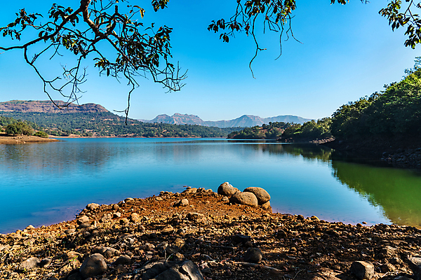 포토 JPG 해외이미지 나무 공원 호수 여행 백그라운드 자연 하늘 아침 휴식 산 파노라마 사람없음 야외 초록색 물 파란색 빛 강 태양 뷰티 반사 일출 환경 맑음 침묵 연못 숲 장면 석호 내추럴 수평선 해외포토 주간 자연요소 식물 공공시설 컬러 컨셉 날씨 촬영기법 노을 소리 생태계 파일형식 이미지허브
