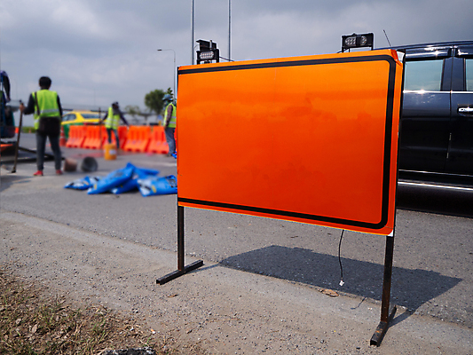 포토 JPG 해외이미지 산업 도로 백그라운드 오렌지 교통시설 노동자 화살 거리 그림자 경고 안전 사람없음 건물 빛 맑음 기계 봄 산책 블록 장비 흰색 도시 업무 원형 고속도로 수리 위험 아스팔트 땅 아래 심볼 사인 신호 짐차 진행 경보 그만 선로 해외포토 도형 직업 건축물 계절 길 컬러 교통 컨셉 과일 자동차 날씨 휴식 작업 방향 시설 위치 파일형식 이미지허브