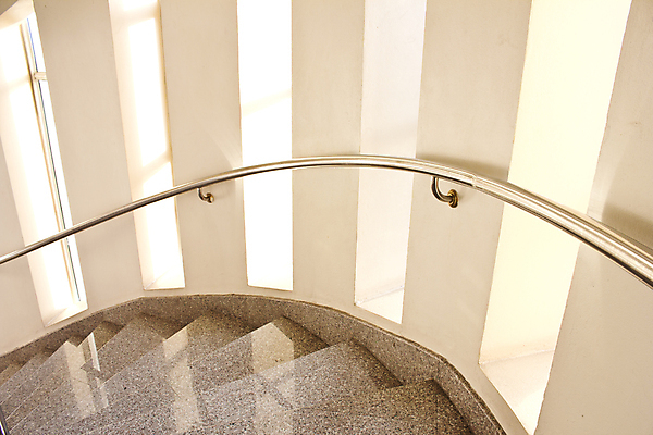 포토 JPG 해외이미지 직업 디자인 선 벽 곡선 비즈니스 건축양식 창문 난간 호텔 회의 바닥 주택 실내 사람없음 내부 건물 장식 세로 파란색 사무실 계단 궁전 방 쓰레기통 발표 복도 센터 재산 고급 엘리베이터 빌라 맨션 보안 대리석 리프트 단계 철강 해외포토 건축물 건축 컬러 컨셉 고건축 재료 숙소 안전 금융 파일형식 이미지허브