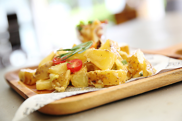 포토 JPG 해외이미지 접시 감자 사람없음 아웃포커스 샐러드 감자샐러드 해외포토 식기 음식 채소 촬영기법 파일형식 이미지허브