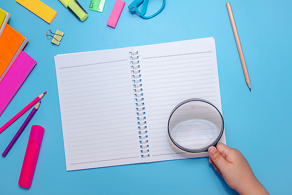 포토 JPG 해외이미지 디자인 교육 종이 백그라운드 컨셉 일러스트 비즈니스 학교 탁자 추상 문구용품 자 창조 사람 사람없음 그래픽 컬러풀 사무실 연필 펜 노란색 우주 쪽지 공책 공백 흰색 키보드 업무 플랫 정상 책상 오브젝트 지우개 문서 크레파스 클립 위치 고립 파스텔톤 공급 카피스페이스 해외포토 컬러 가구 무늬 학용품 필기구 작업 파일형식 이미지허브