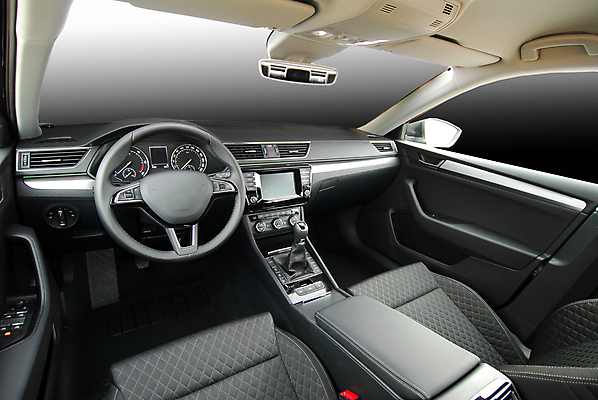 포토 JPG 해외이미지 스튜디오촬영 디자인 지도 의자 교통시설 자동차 실내 안전 사람없음 내부 소리 장비 운전 벨트 뜨거움 운전사 고급 수리 핸들 가죽 라디오 승객 시스템 네비게이션 위로 계기판 자동 제어 스타일 해외포토 직업 잡화 육상교통 가구 교통 컨셉 모션 전자제품 시설 파일형식 이미지허브