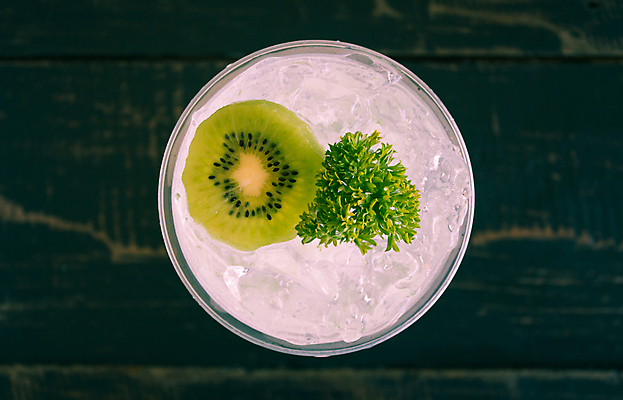 포토 JPG 해외이미지 음료 유리 파슬리 키위 사람없음 물 얼음 흐름 신선 액체 상쾌 소다 해외포토 자연요소 감정 컨셉 채소 과일 재질 파일형식 이미지허브