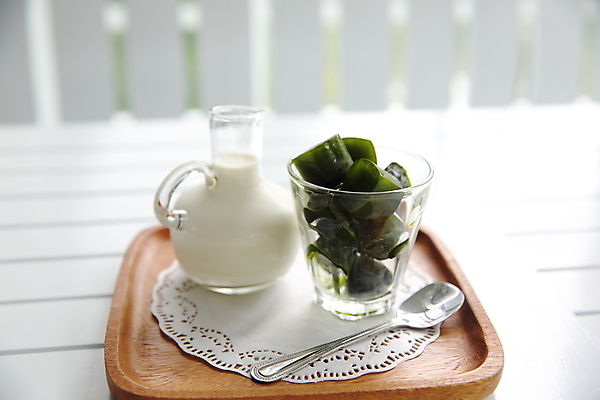 포토 JPG 해외이미지 주간 사람없음 야외 컵 숟가락 거품 우유 머그컵 녹차 나무쟁반 말차 코스터 해외포토 자연요소 식기 유제품 쟁반 수저 목재 차_음료 컵받침 파일형식 이미지허브