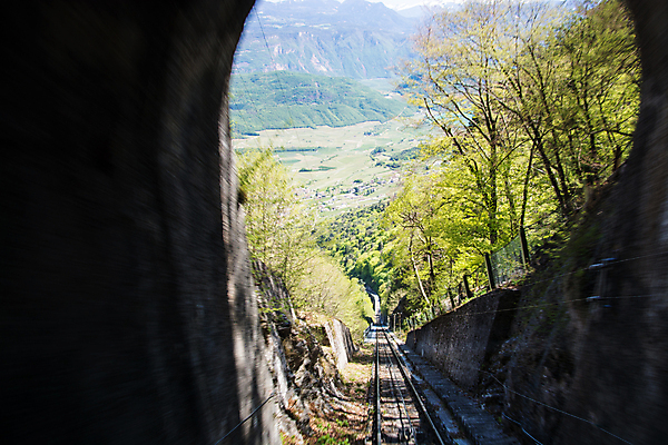 포토 JPG 해외이미지 건축양식 자연 산 풍경 사람없음 건물 마을 계곡 봄 이탈리아 도시 4월 알프스 해외포토 건축물 계절 건축 유럽 날짜 생태계 파일형식 이미지허브