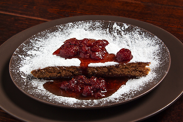 포토 JPG 해외이미지 접시 열매 음식 조각 딸기 디저트 요리 사람없음 장식 빨간색 갈색 케이크 초콜릿 식사 빵집 흰색 생일 체리 달콤 맛 아침식사 잼 설탕 굽기 먹기 크림 산딸기 젤리 칼로리 무스 슈가파우더 타르트 페스츄리 해로움 핸드메이드 프로스팅 해외포토 식물 식기 기념일 빵 컬러 컨셉 과일 모션 상점 소스_음식 구이 파이_빵 제빵 파일형식 이미지허브