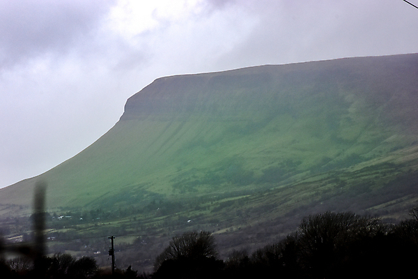 포토 JPG 해외이미지 도로 바다 여행 자연 하늘 산 파노라마 사람없음 초록색 물 파란색 뷰티 놀람 시골 뜨거움 언덕 지역 북쪽 아일랜드 내추럴 방법 서쪽 석회암 해외포토 자연요소 감정 유럽 길 컬러 교통시설 촬영기법 표정 암석 방향 생태계 파일형식 이미지허브