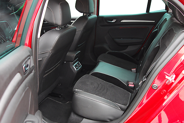 포토 JPG 해외이미지 디자인 쿠션 의자 창문 교통시설 자동차 휴식 실내 안전 사람없음 내부 빛 머리 회색 운전 벨트 고급 우아함 보호 휘발유 가죽 보안 엔진 디젤 자동 제어 해외포토 잡화 육상교통 컬러 가구 교통 컨셉 모션 신체부위 석유 시설 파일형식 이미지허브