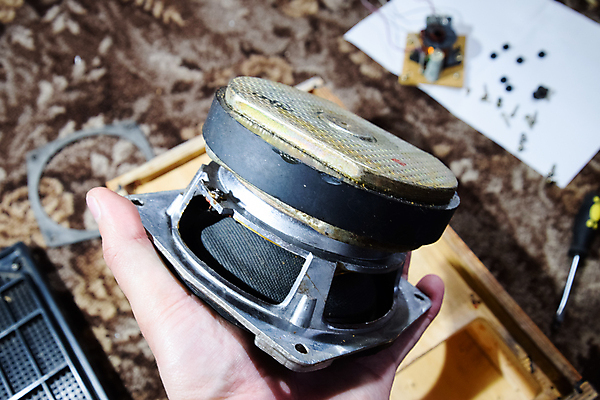 포토 JPG 해외이미지 디자인 음악 컨셉 노래 놀이 선반 사람없음 목재 확성기 소리 수확 수리 버리기 오브젝트 라디오 러시아 오디오 시스템 스테레오 비닐 자석 감싸기 녹음기 뮤지컬 베이스 복원 소비에트 옛날 캡모자 합판 스타일 해외포토 나무 모자_잡화 유럽 가구 농업 재료 모션 재질 현악기 문화예술 전자제품 파일형식 녹음_기록 이미지허브