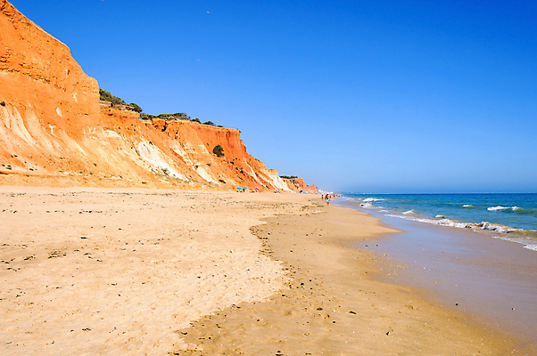 포토 JPG 해외이미지 유럽 모래 파도 바다 여행 자연 하늘 휴가 휴식 풍경 사람없음 야외 물 여름 파란색 햇빛 태양 맑음 지중해 포르투갈 대서양 남쪽 파라다이스 해외포토 자연요소 계절 나라 컬러 컨셉 날씨 방향 생태계 파일형식 이미지허브