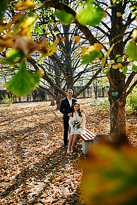 포토 JPG 해외이미지 백인 라이프스타일 커플 공원 여자 남자 딸 행복 결혼 2 가족 관계 자연 결혼식 엄마 남편 휴가 함께함 사랑 미소 사람 성인 야외 두명 여름 부모 흰색 축하 아내 아빠 해외포토 서양인 계절 공공시설 감정 컬러 컨셉 표정 이벤트 생활 생태계 파일형식 이미지허브