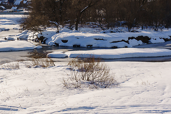 포토 JPG 해외이미지 나무 외관 계절 여행 겨울 밭 하늘 숙이기 사람없음 야외 물 파란색 강 맑음 얼음 추위 흰색 나뭇가지 개울 눈내림 스타일 수평선 해외포토 자연요소 식물 컬러 포즈 농업 날씨 눈_날씨 파일형식 이미지허브