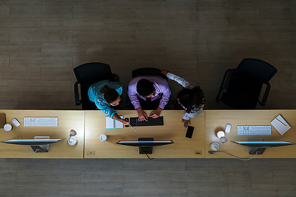 포토 JPG 해외이미지 행복 이동 비즈니스 성공 노동자 직장 피곤 동양인 세명 사무실 헤드폰 업무 작업 비즈니스맨 비즈니스우먼 센터 좌절 야간 중개인 고객 동료 마이크 서비스 컨설턴트 텔레마케팅 부름 야근 과로 답변 돌봄 운영자 조언 지원 콜라보레이션 해외포토 자연요소 직업 여자 남자 감정 음향기기 컨셉 회사 관계 모션 사람 인종 직장인 전문직 서비스업 상담 파일형식 이미지허브