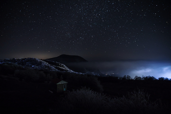 포토 JPG 해외이미지 실루엣 별 자연 밤하늘 산 사람없음 야외 분위기 야간 감성 몽환 해외포토 자연요소 컨셉 하늘 촬영기법 생태계 파일형식 이미지허브