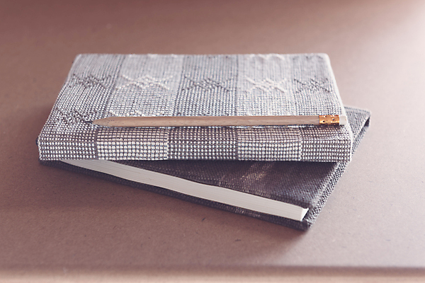 포토 JPG 해외이미지 템플릿 디자인 교육 종이 백그라운드 학교 사람없음 목재 책 스터디 갈색 우주 다이어리 검은색 쪽지 공책 공백 재활용 추위 수확 덮개 흰색 그리기 클래식 닫기 편지 향수 책상 질감 문서 복고 페이지 시트 패널 패드 그런지 소셜네트워크 조언 핸드메이드 효과 해외포토 나무 컬러 가구 컨셉 농업 재료 모션 문구용품 학습 사무용품 화장품 뚜껑 친환경 파일형식 이미지허브